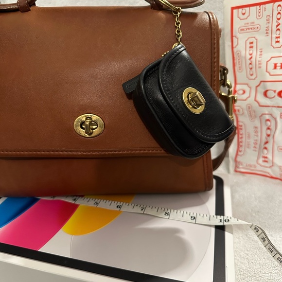 🇺🇸Coach turn lock keychain/charm 🇺🇸 - Picture 8 of 12